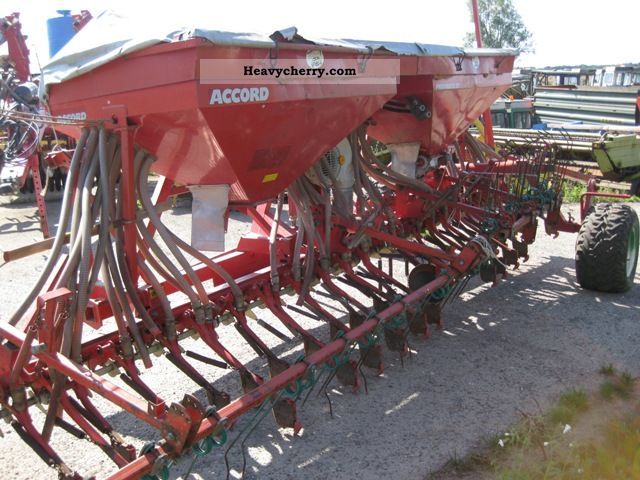 2011 Accord  Pneumatic 6m Agricultural vehicle Seeder photo