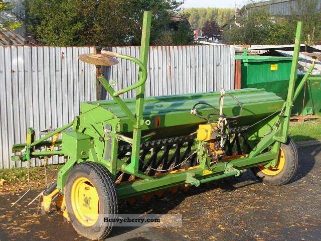 2011 Amazone  Super D8/30 Agricultural vehicle Seeder photo