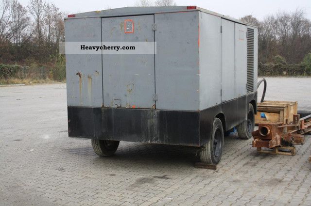 1994 Atlas  Copco compressor XRHS 385 Construction machine Other construction vehicles photo