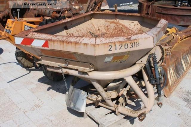 1998 BOMAG  Centrifugal spreaders Construction machine Rollers photo