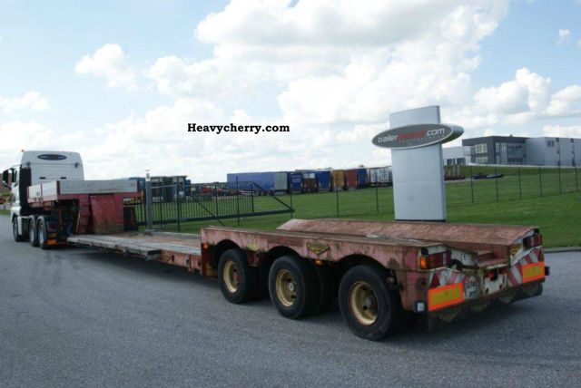 1997 Broshuis  Deep bed / 2 x extendable to 18.0 m Semi-trailer Low loader photo
