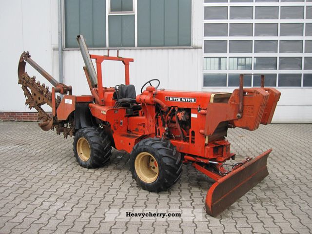 2011 Ditch Witch  R40 4x4 Wheel Drive grave router Construction machine Other construction vehicles photo