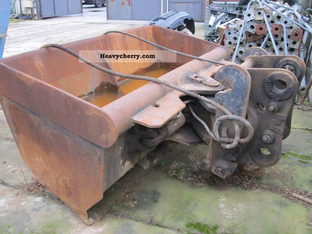 2011 CAT  320 CL Construction machine Caterpillar digger photo