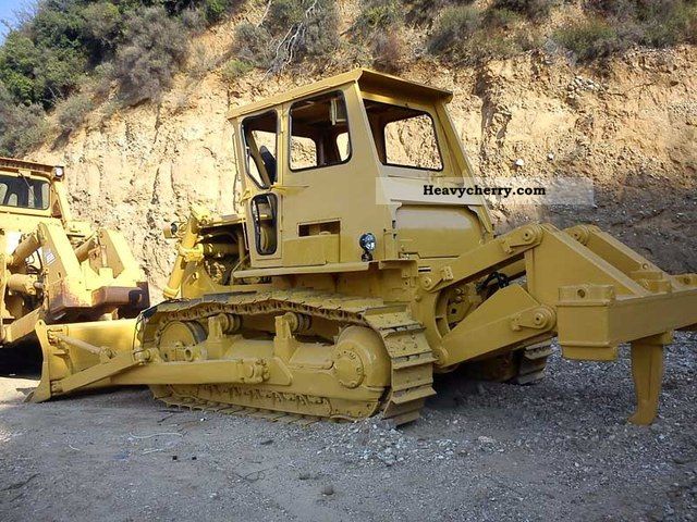 1984 CAT  D7G Construction machine Dozer photo