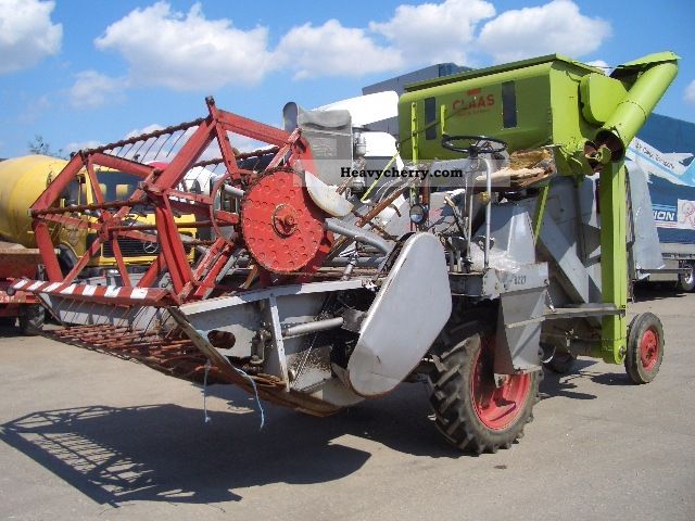 1964 Claas  COLUMBUS Agricultural vehicle Combine harvester photo
