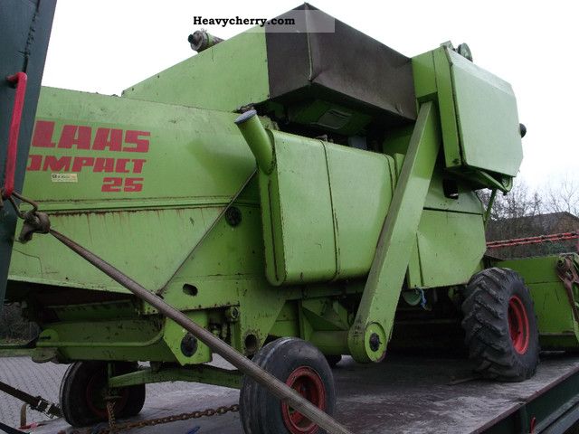 1971 Claas  Compact 25 combines two mowing m GVW 2600 Agricultural vehicle Combine harvester photo