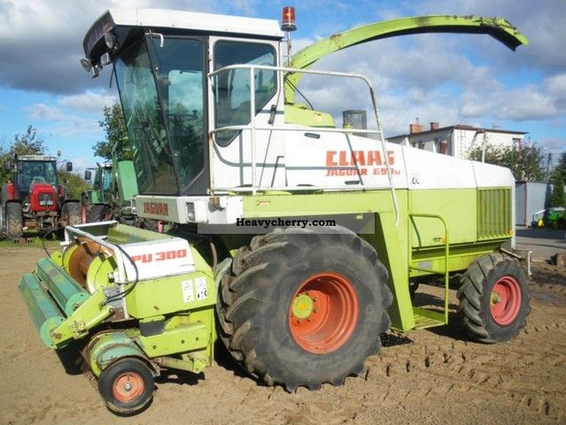1991 Claas  690 Agricultural vehicle Harvesting machine photo