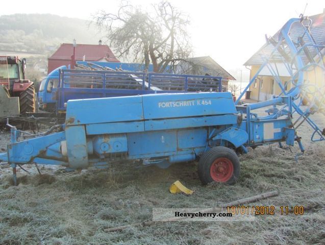 1986 Fortschritt  K 454 Agricultural vehicle Harvesting machine photo
