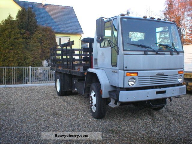 2002 Freightliner  FC 70 4x2 truck Truck over 7.5t Stake body photo