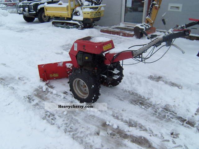 2011 Gutbrod  G 650 + single axle snow plow Agricultural vehicle Other agricultural vehicles photo