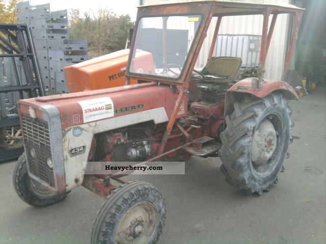 2011 IHC  434 with Roof, 30 km / h Agricultural vehicle Tractor photo