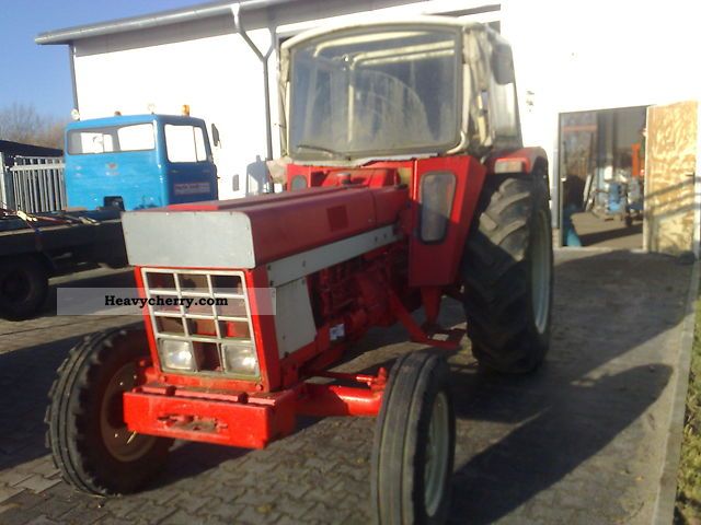 1976 IHC  DEFECTIVE 844s Agricultural vehicle Tractor photo