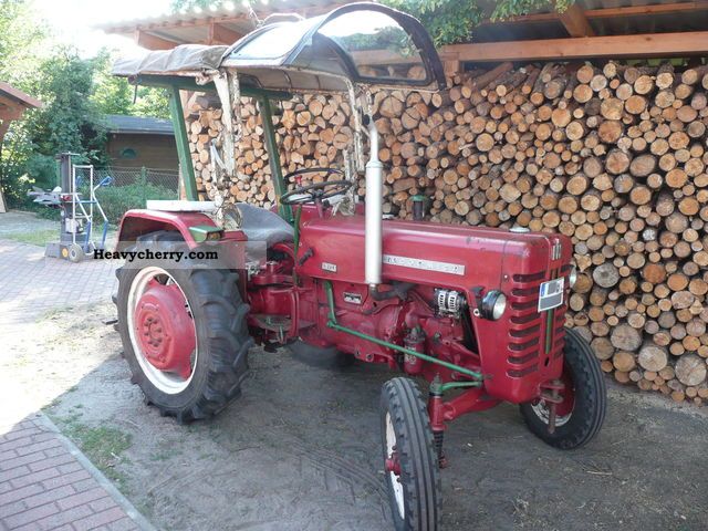 1960 IHC  D-324 Agricultural vehicle Tractor photo