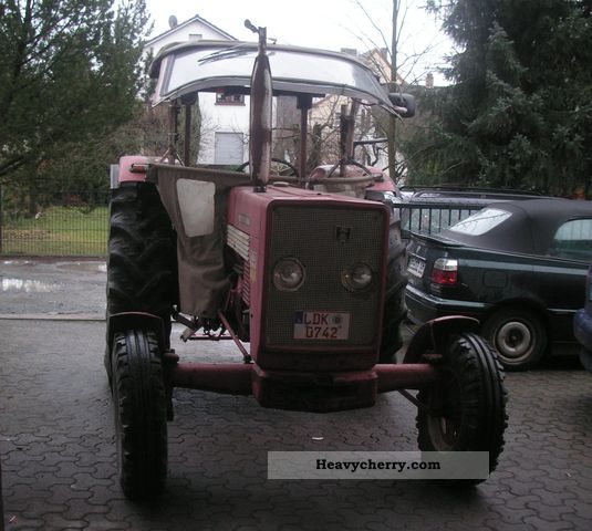 1969 IHC  624 Agricultural vehicle Tractor photo