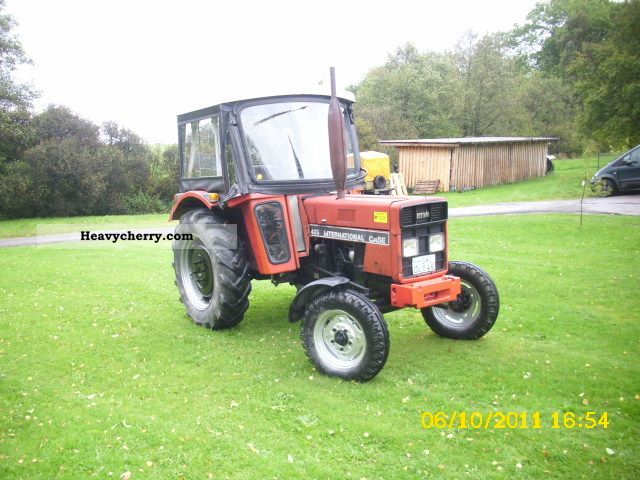 1985 IHC  433 Agricultural vehicle Tractor photo