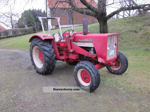 1967 IHC  624 Agriomatic Agricultural vehicle Tractor photo
