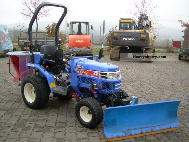 2007 Iseki  TM 3200, snow plow, salt spreader, snow removal Agricultural vehicle Farmyard tractor photo