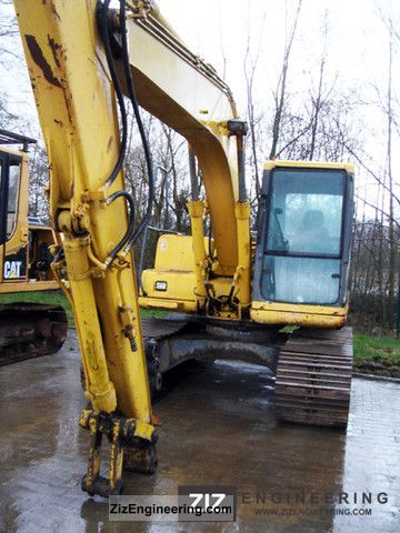 2000 Komatsu  PC130-6K Construction machine Caterpillar digger photo