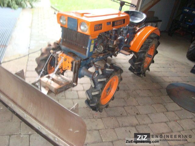 2011 Kubota  B6000-wheel drive with snow plow Agricultural vehicle Farmyard tractor photo
