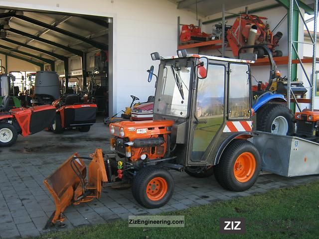 2011 Kubota  B7100HST Agricultural vehicle Tractor photo