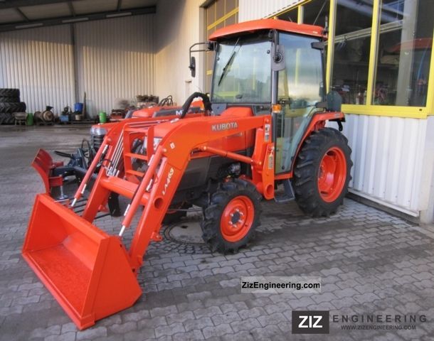 2011 Kubota  L3200 Agricultural vehicle Tractor photo