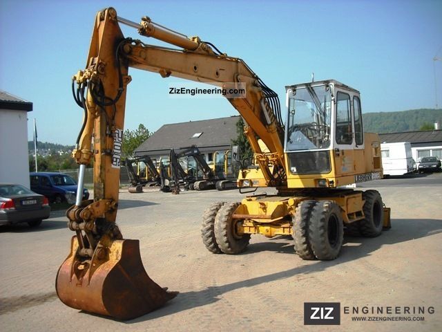 1982 Liebherr  A 902 Construction machine Mobile digger photo