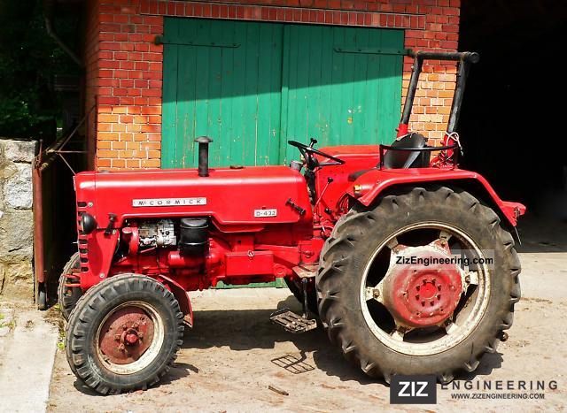 1964 McCormick  D-432 Agricultural vehicle Tractor photo