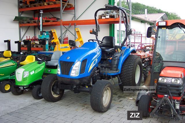 2011 New Holland  TC45DA Agricultural vehicle Tractor photo