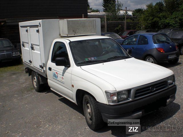 2000 Toyota  Hilux 2.5D Refrigerated -30 Van or truck up to 7.5t Refrigerator body photo
