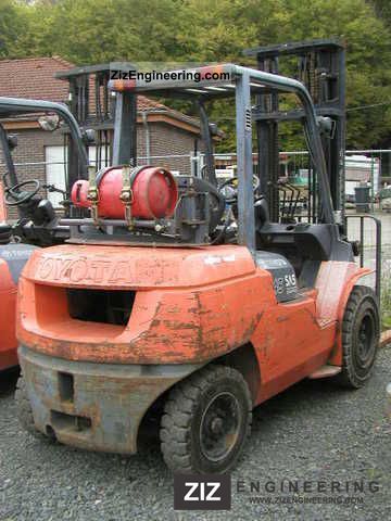 2002 Toyota  Gas forklift 4.5 tons. Forklift truck Front-mounted forklift truck photo