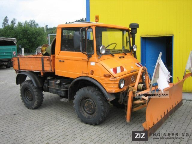 1990 Unimog  407 winter service Agricultural vehicle Loader wagon photo