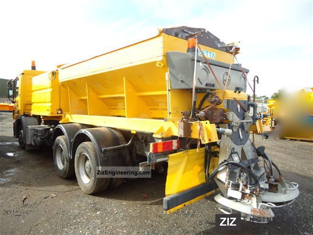 2004 Unimog  Bucher Giletta salt spreaders Airport Truck over 7.5t Roll-off tipper photo