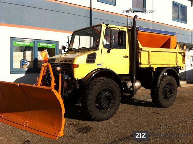 1989 Unimog  1700 Type 437 with snow plow, spreader + Truck over 7.5t Tipper photo