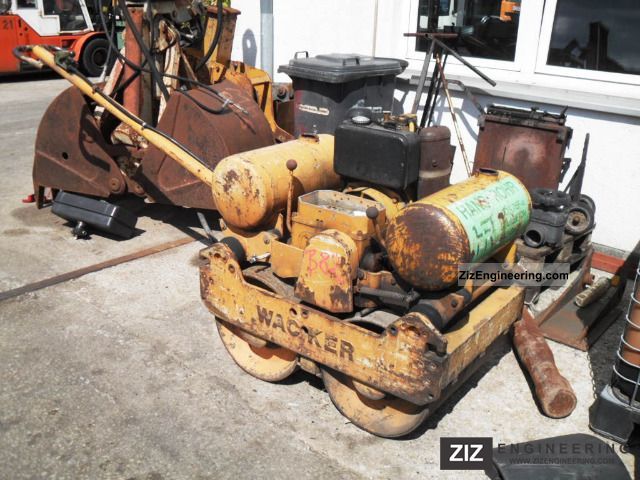 1990 Wacker  Can be hand held vibratory roller grave Construction machine Rollers photo