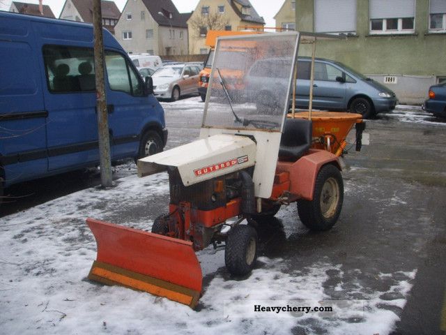 1982 Gutbrod  D 2400 snow plow, salt spreader Agricultural vehicle Tractor photo