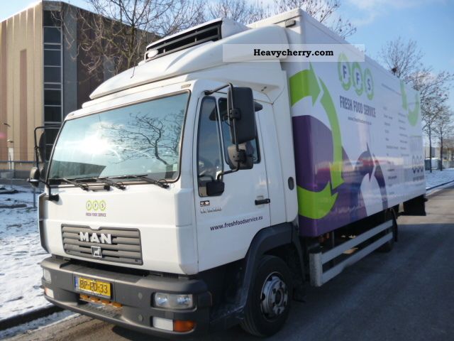 2004 Ladog  8180 refrigerator with carriers and LBW Van or truck up to 7.5t Refrigerator body photo