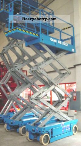2001 Genie  GS 2032 scissor lift Construction machine Working platform photo