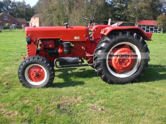 1957 IHC  D-324 Agricultural vehicle Tractor photo