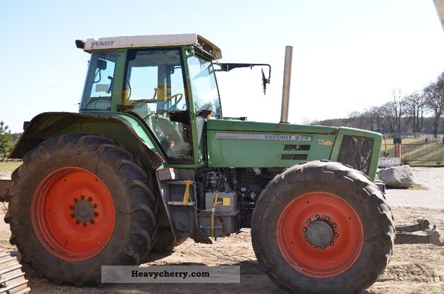 2011 Fendt  Favorit 824, Zetor never Agricultural vehicle Tractor photo