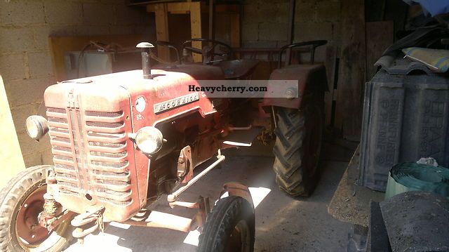 1964 McCormick  D19 Agricultural vehicle Tractor photo