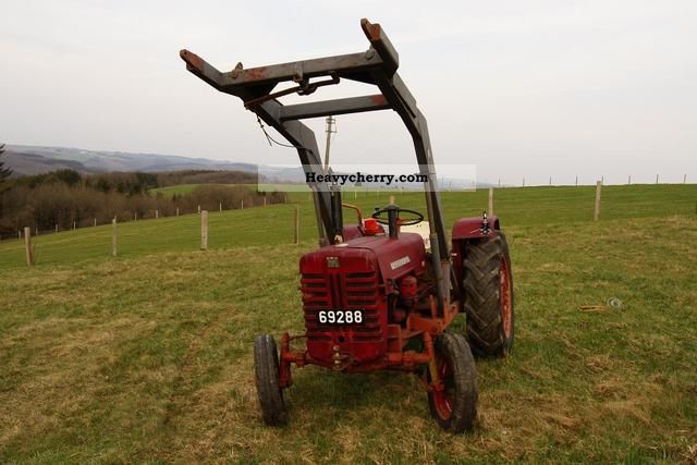 1962 McCormick  IHC D436 Agricultural vehicle Tractor photo