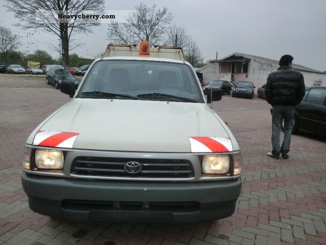 1999 Toyota  HiLux 2.4, diesel, garbage trucks, power steering, airbag Van or truck up to 7.5t Refuse truck photo