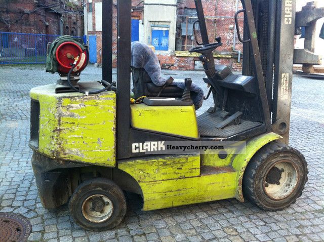 1995 Clark  CGP 30 3t -5.5 m Forklift truck Front-mounted forklift truck photo
