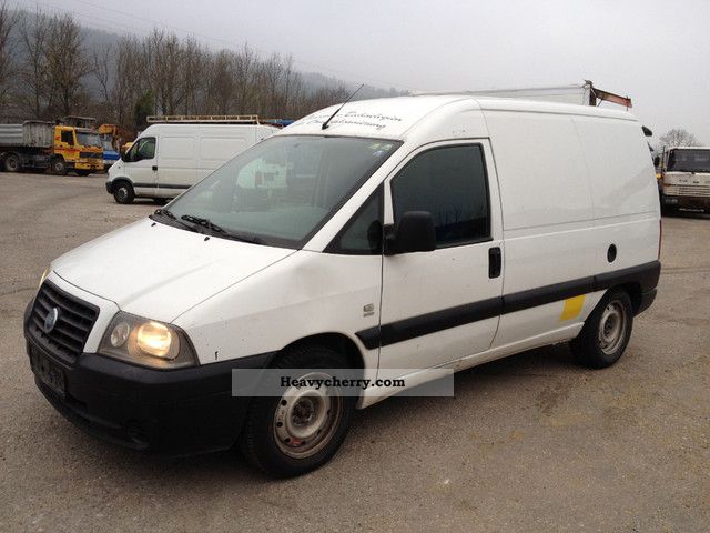 2004 Fiat  SCUDO U64 BOX 155 TKM ((BJ 2004)) Van or truck up to 7.5t Box-type delivery van photo