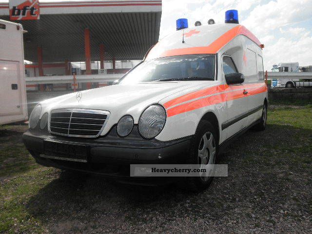 2002 Mercedes-Benz  Sick E270 vans Van or truck up to 7.5t Ambulance photo