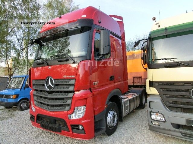 2012 Mercedes-Benz  Actros 1845 Gigaspace retarder Semi-trailer truck Standard tractor/trailer unit photo