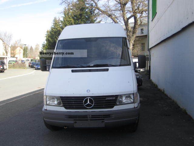 1997 Mercedes-Benz  Sprinter 208 D Van or truck up to 7.5t Box-type delivery van photo