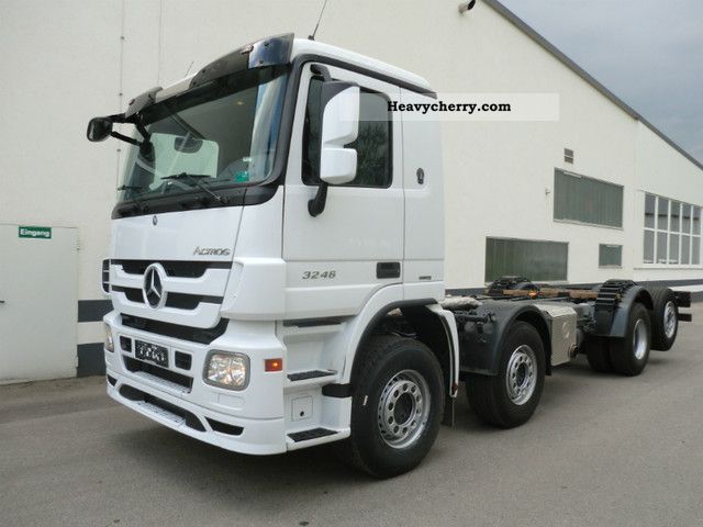 2010 Mercedes-Benz  8x2 Actros 3246L MP3 Silofahrgestell pellets Truck over 7.5t Tank truck photo