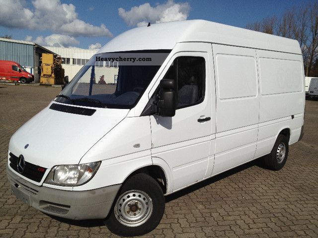 Mercedes-Benz Sprinter 211 CDI Medium High 2005 Box-type delivery van -  high and long Photo and Specs