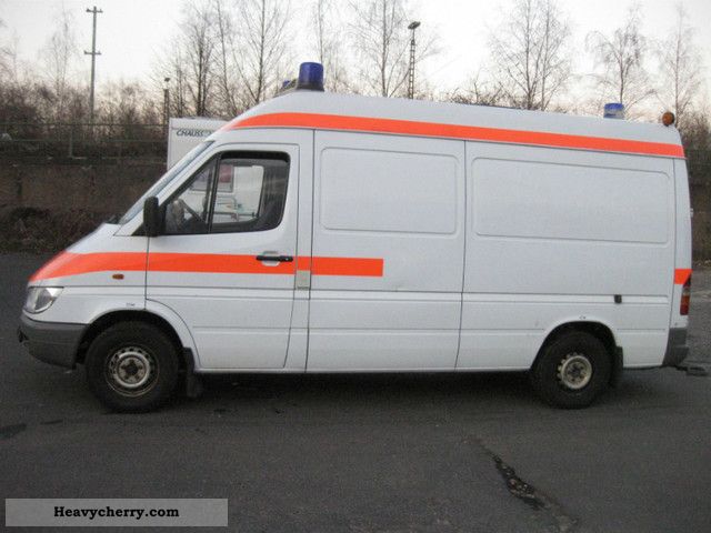 2002 Mercedes-Benz  SPRINTER 313 CDI AIR Van or truck up to 7.5t Ambulance photo
